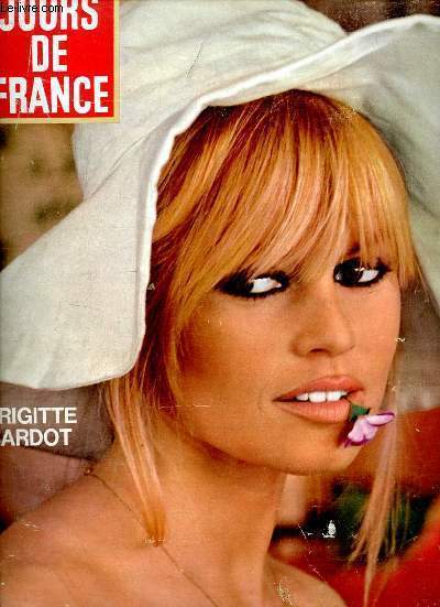 Jours de France n608 9 juillet 1966 - Saint Tropez Brigitte Bardot s'amuse - la mode prend le large - ne laissez pas vos enfants jouer avec vos vacances - mes dames du temps prsent par Lon Zitrone - dcoration chez Yvonne de Brmond d'Ars etc.