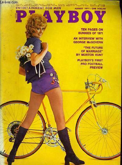 PLAYBOY ENTERTAINMENT FOR MEN N 8 - TEN PAGES ON BUNNIES OF 1971 - AN INTERVIEW WITH GEORGE Mc GOVERN - PLAYBOY'S FIRST PRO FOOTBALL PREVIEW