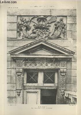 Htel de Massa : Couronnement de porte et bas-reliefs d'entresol - Planche n3 en noir et blanc extraite de l'ouvrage 