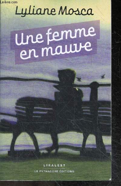 Une femme en mauve