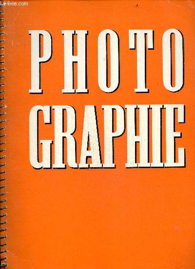 Photographie 1932 - Liste des photographers qui ont collabor a cet album: Berenice Abbott, Trudel Allgayer, Rudolf Balogh, Cecil Beaton, Aenne Biermann, Ilse Bing, Hug Block, L. Blok, Boisgontier, Pierre Bouchet, Margaret Bourke-White, Marianne...