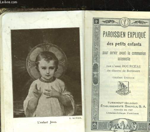 PAROISSIEN EXPLIQUE DES PETITS ENFANTS POUR SERVIR AVANT LA COMMUNION SOLENNELLE