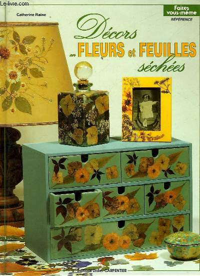 DECORS EN FLEURS ET FEUILLES SECHEES