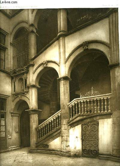 1 GRAVURE EN NOIR ET BLANC DE L'HOTEL PATERIN - DEPART D'ESCALIER SUR LA COUR - LYON