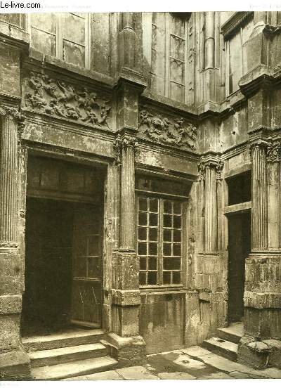 1 GRAVURE EN NOIR ET BLANC DE L'HOTEL DE ROCHEFORT, FACADE SUR LA COUR (PARTIE BASSE) - DIJON