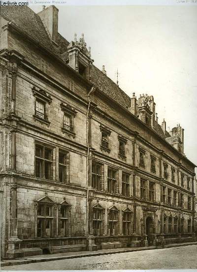 1 GRAVURE EN NOIR ET BLANC DE PALAIS GRANVELLE, FACADE SUR LA RUE - BESANCON