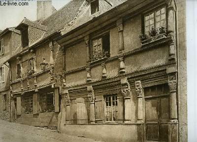 1 GRAVURE EN NOIR ET BLANC DE LA MAISONS 32 ET 34 RUE FARDEL - SAINT-BRIEUC