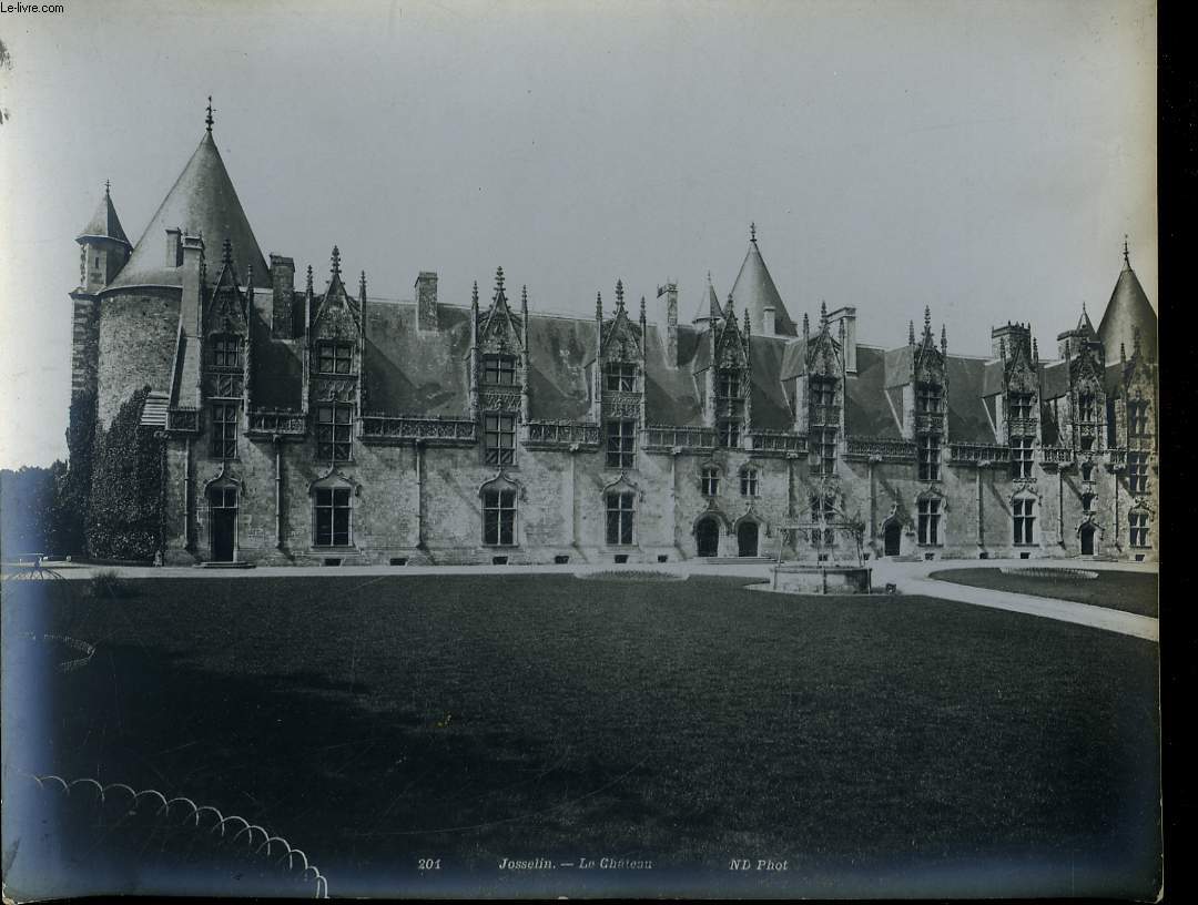 1 PHOTO ANCIENNE EN NOIR ET BLANC - JOSSELIN LE CHATEAU - N201