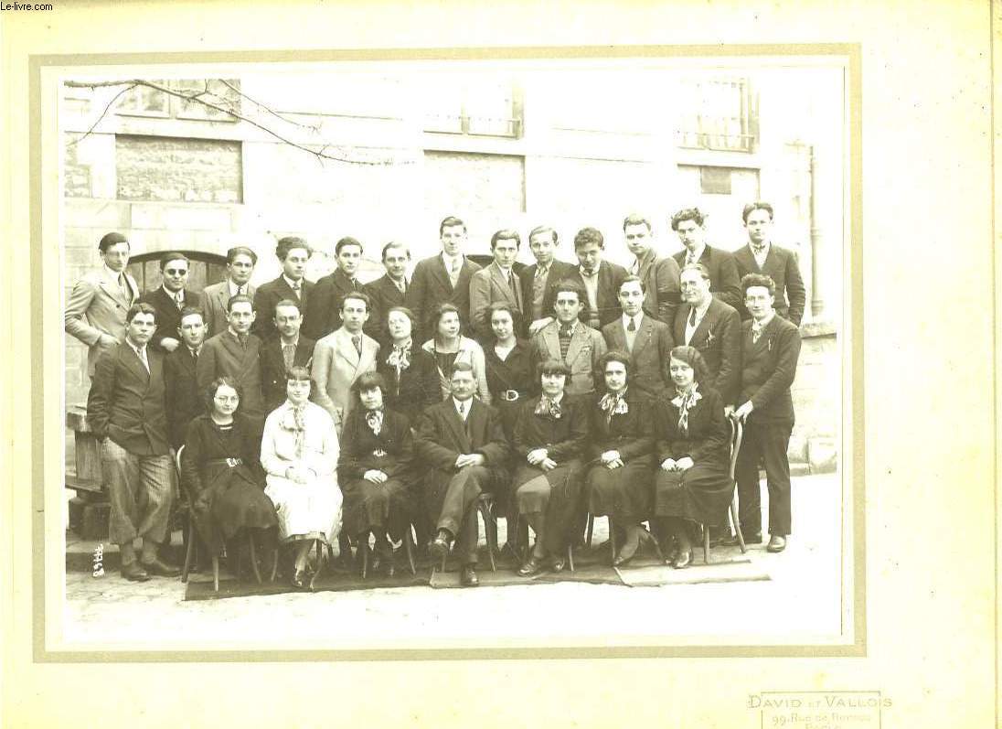 1 PHOTO ANCIENNE EN NOIR ET BLANC - PHOTO DE CLASSE MONTLYCON 1932 - 1933