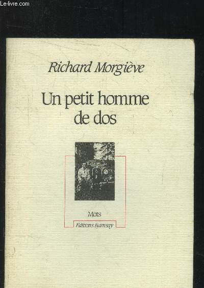 Un petit homme de dos