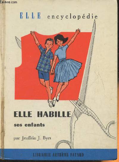 Elle habille ses enfants