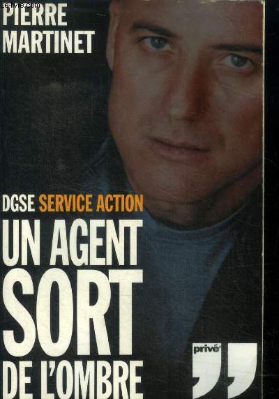 Un agent sort de l'ombre