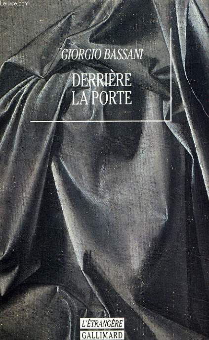 DERRIERE LA PORTE