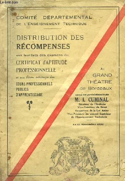 Distribution des Rcompenses aux laurats de l'examen du Certificat d'Aptitude Professionnelle.