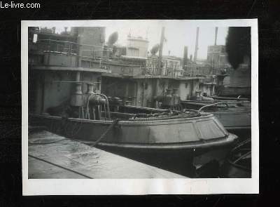 1 Photographie originale en noir et blanc, de plusieurs navires  quai ( Provenant des Archives d'un Armateur de Pche  la Morue de Bgles (Gironde - 33)).