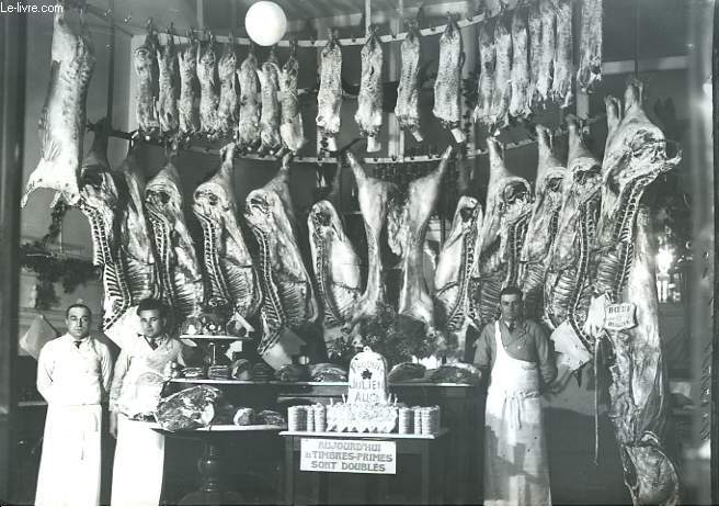 Une reproduction photographique des Abattoirs - Bouchers des Produits Julien (Auch)