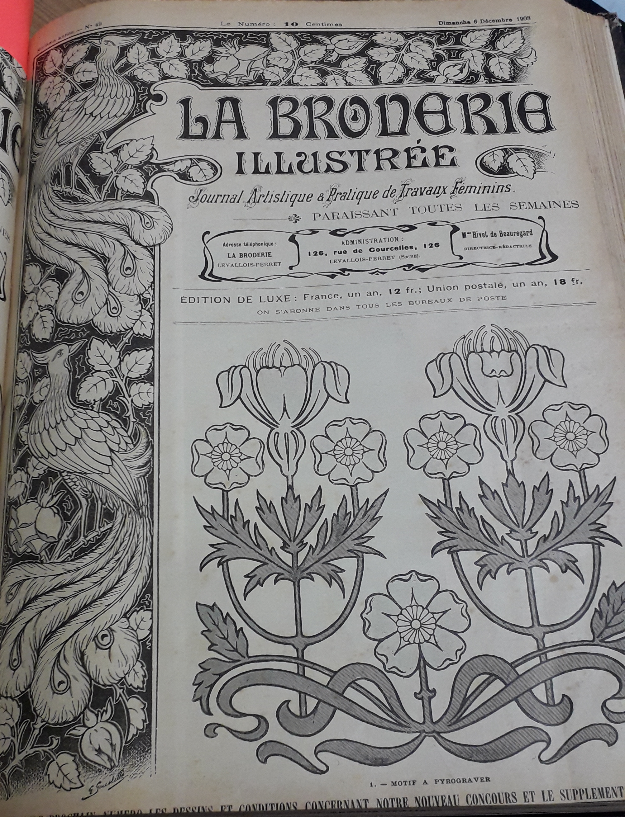 La Broderie Illustre - Journal artistique et pratique de travaux fminins, 6e anne, n49 (6 dcembre 1903) : Motif  pyrogravures / Dessous de couvert / Col Tosca / Croquis d'une trs belle feuille de paravent en tapisserie / Abat-jour forme Empire /...