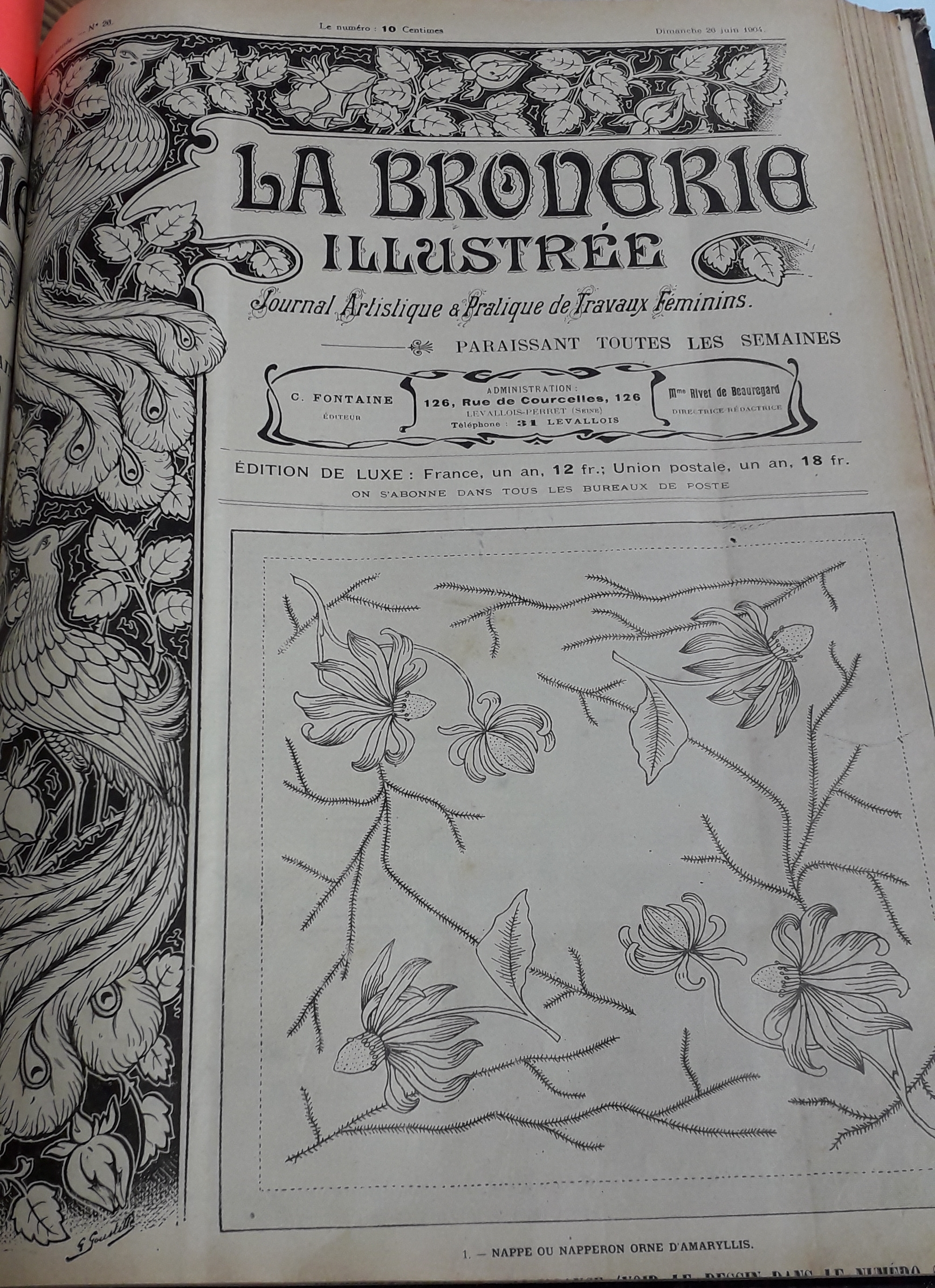 La Broderie Illustre - Journal artistique et pratique de travaux fminins, 7e anne, n26 (26 juin 1904) : Nappe ou napperon orn d'amaryllis / Fond de plateau en broderie bulgare / Dessous de thire et voile de fauteuil en broderie anglaise /...
