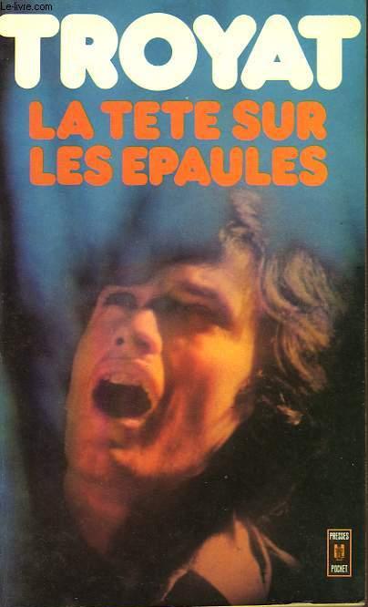 LA TETE SUR LES EPAULES